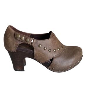 DANSKO Ryder Studded Clogs Shoes Woman 38 US 8 Brown Full Grain Leather Comfort